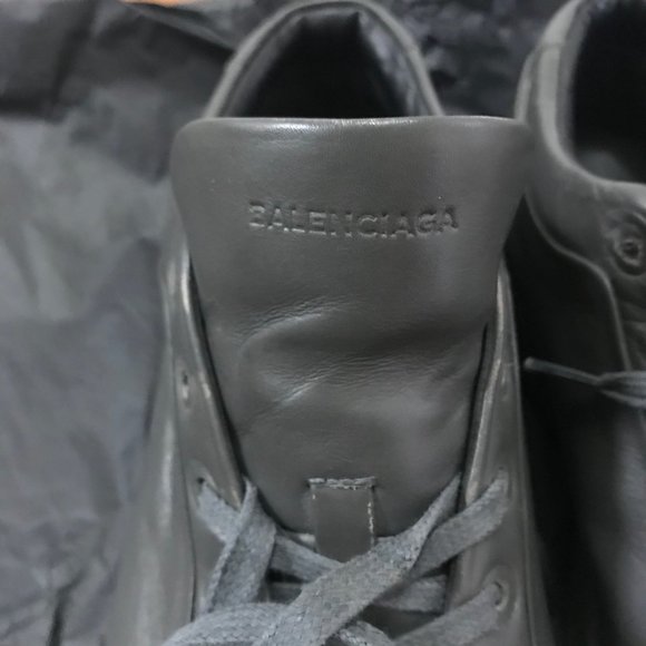 BALENCIAGA PARIS Low Top Leather Sneaker - Picture 4 of 11